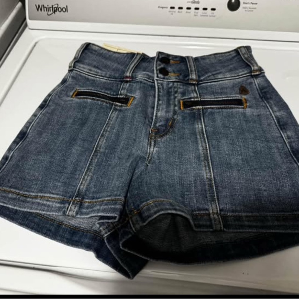 NWT Idyllwind Miranda Lambert ( Boot Barn) High Waist Denim Shorts